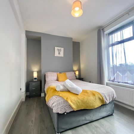 Emerald Living, 4 Bedrooms In The Heart Of Swansea, Close To Beaches! สวอนซี ภายนอก รูปภาพ