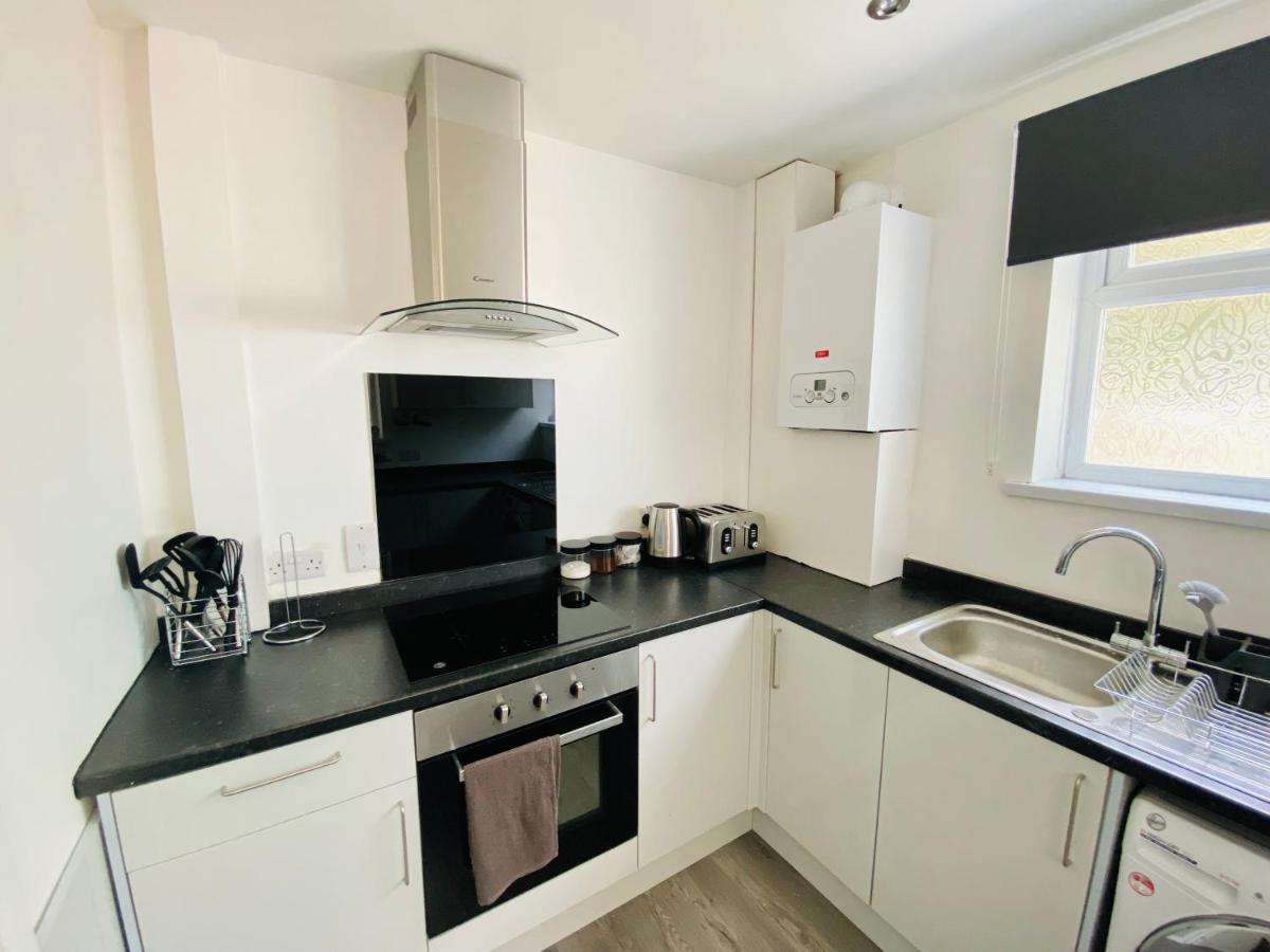 Emerald Living, 4 Bedrooms In The Heart Of Swansea, Close To Beaches! สวอนซี ภายนอก รูปภาพ