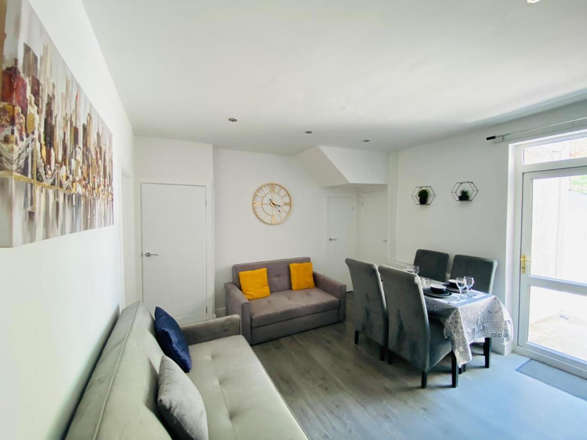Emerald Living, 4 Bedrooms In The Heart Of Swansea, Close To Beaches! สวอนซี ภายนอก รูปภาพ