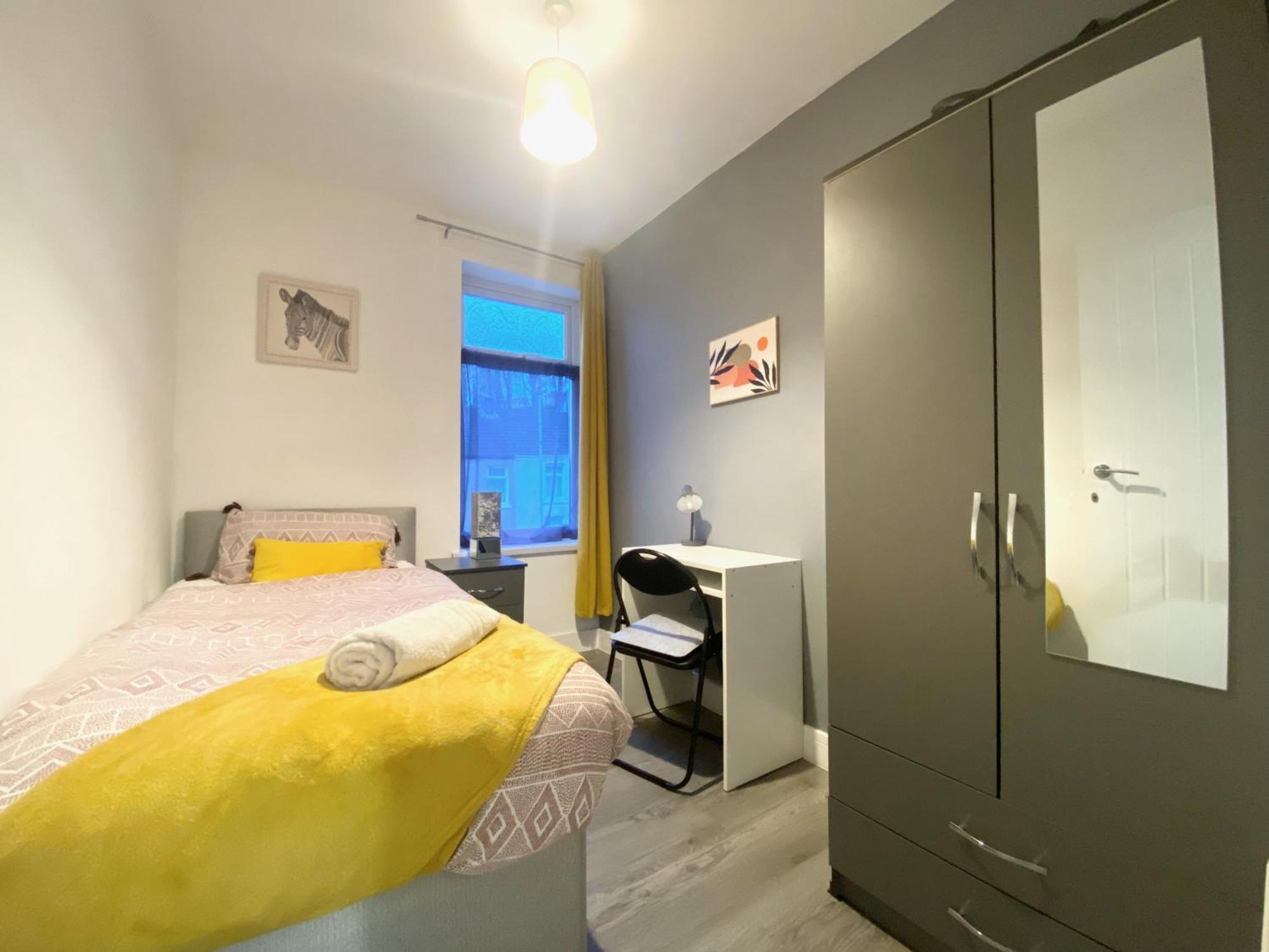 Emerald Living, 4 Bedrooms In The Heart Of Swansea, Close To Beaches! สวอนซี ภายนอก รูปภาพ