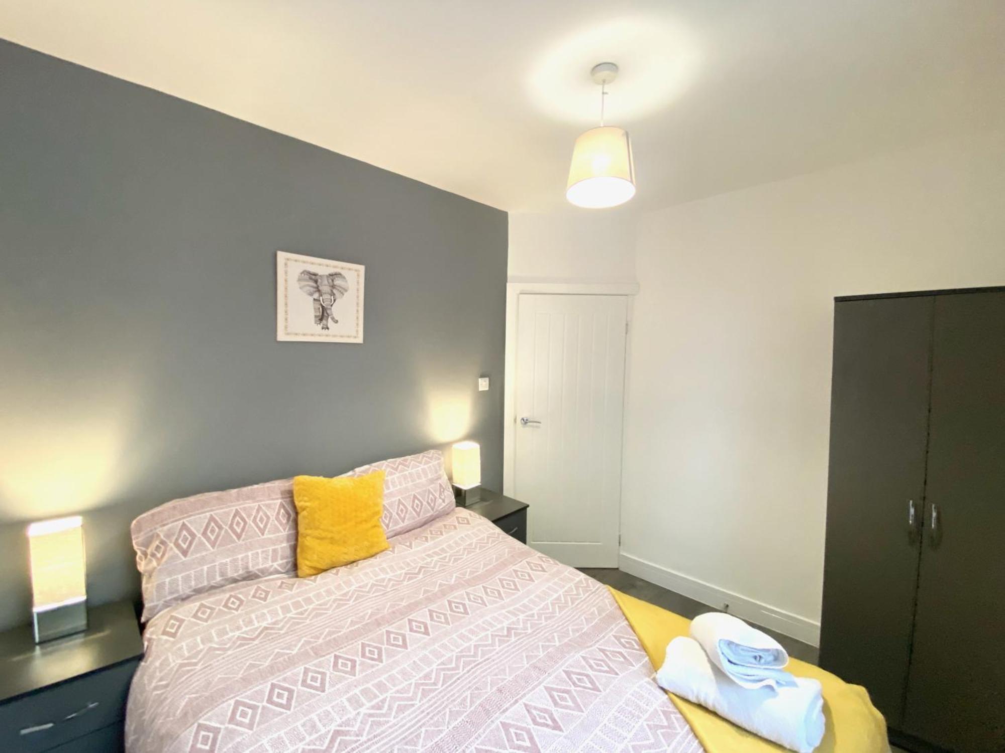 Emerald Living, 4 Bedrooms In The Heart Of Swansea, Close To Beaches! สวอนซี ภายนอก รูปภาพ
